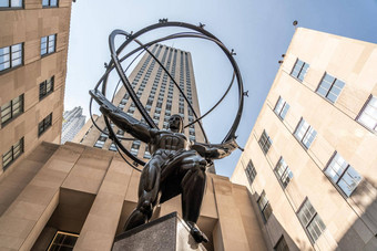 雕塑阿特拉斯底视图洛克菲勒中心曼哈顿纽约