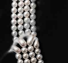 沿海珠宝时尚珍珠项链黑色的水背景魅力风格现在别致的礼物奢侈品Jewelery品牌假期横幅设计
