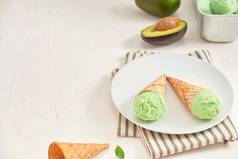 绿色鳄梨冰奶油独家新闻wafle视锥细胞白色背景复制空间