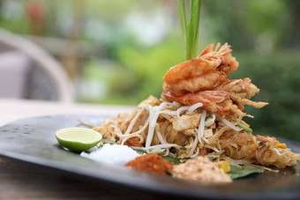 泰国食物垫泰国炸面条虾
