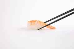 虾寿司筷子日本食物孤立的白色背景