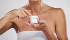 奶油美护肤品手女人产品身体健康灰色工作室背景水疗中心模型自然有机乳液容器清洁身体皮肤病学健康