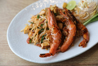 泰国食物垫泰国当地的食物炸面条虾