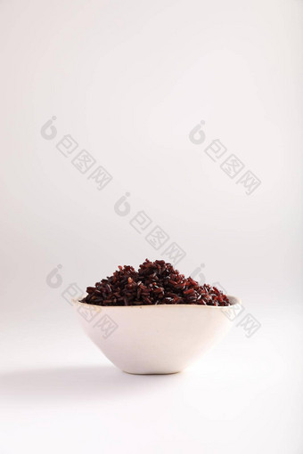 煮熟的riceberry大米关闭