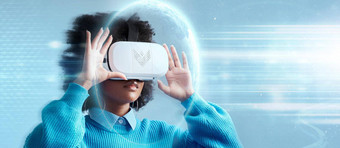 女人技术未来元宇宙游戏互联网连接网络空间女虚拟现实耳机数字未来主义的科技在线创新