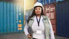 航运工人肖像黑色的女人货物运费容器平板电脑物流自信的自信专业非洲女孩电子商务交付管理行业
