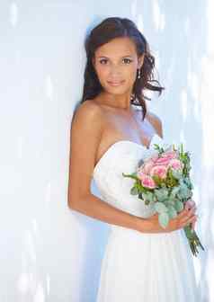 图片完美的新娘华丽的新娘站花束