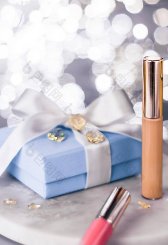 假期化妆基金会基地遮瑕膏蓝色的礼物盒子奢侈品化妆品现在空白标签产品美品牌设计