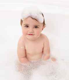 有趣的浴缸肖像可爱的婴儿女孩浴缸