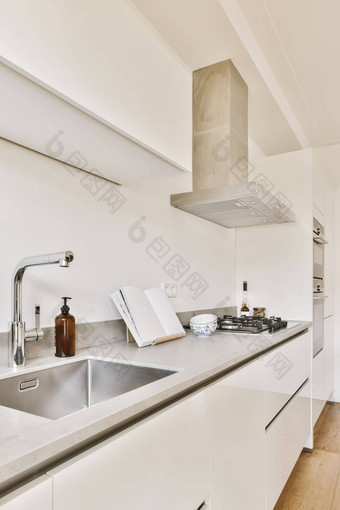 厨房白色橱柜不锈钢钢水槽
