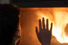 孩子变暖火燃烧木首页电能源危机欧洲导致停电