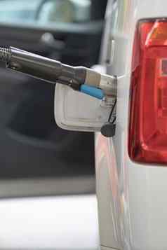 燃料自然气体车辆ngv站价格增加概念