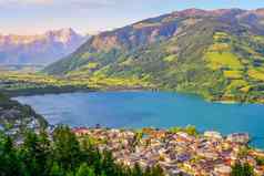 泽尔蓝色的湖田园景观卡林西亚奥地利
