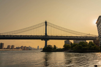 曼哈顿桥照片配置文件音调不断上升的太阳