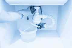 泄漏水塑料管水槽洗衣房间