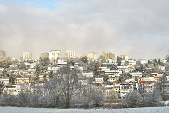 雪覆盖城市富尔达如图所示阿申贝格小时尼西格部分城市富尔达海塞德国冬天12月