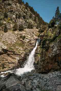 小山河谷瓦尔nuria西班牙获得强度前庇里牛斯山通道清晰的冷水移动无节制的压力温柔的坡