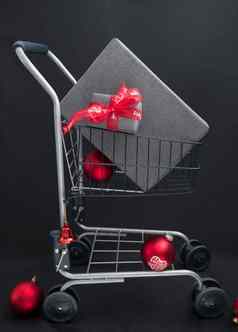 圣诞节礼物盒子黑色的纸购物篮子红色的球