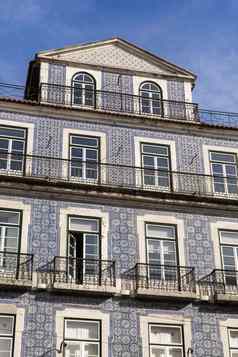 葡萄牙语房子覆盖蓝色的瓷砖阿祖莱霍