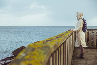 孤独的女人站码头丹麦
