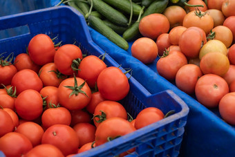新鲜的红色的西红柿盒子<strong>蔬菜</strong>当地的农民市场<strong>超市</strong>