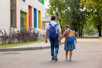 小学生<strong>女孩男孩背包</strong>学校