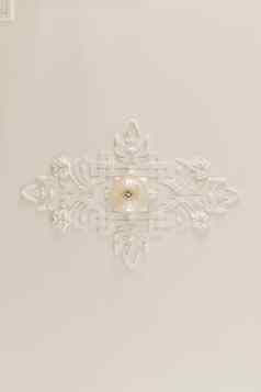 白色雪花形状的天花板夹具墙