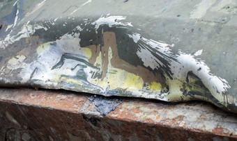 洞洞护甲变形弹特写镜头损坏的护甲俄罗斯装甲人员航空公司壳牌片段战争乌克兰俄罗斯战斗车辆孔护甲