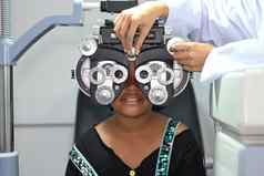 微笑女孩测试愿景视线光学综合屈光检查仪现代眼科学诊所