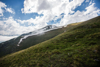 华丽的视图高加索地区山天空