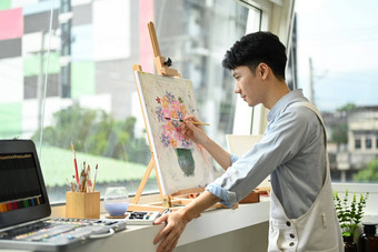 集中男人。绘画图片帆布窗口艺术车间休闲活动有创意的爱好艺术概念