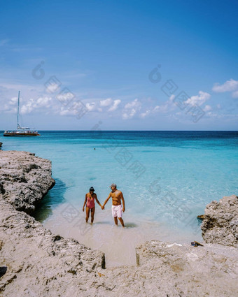 三trapi步骤三倍步骤海滩阿鲁巴岛受欢迎的海滩当地人水晶清晰的海洋