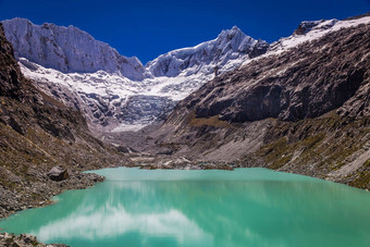 <strong>松动</strong>湖科迪勒拉Blanca冰雪覆盖安第斯山脉Ancash秘鲁