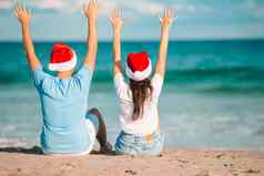 圣诞节快乐夫妇圣诞老人帽子海滩假期