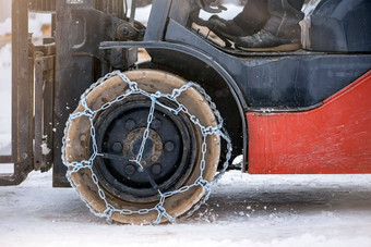 拖拉机轮链拖拉机加载程序湿滑的雪路加载器开车雪防滑链