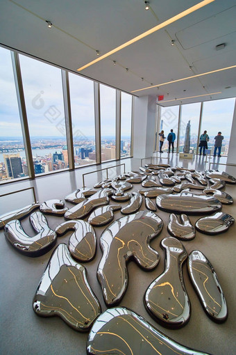 镜子金属融化了摘要形状封面地面展览俯瞰纽约城市