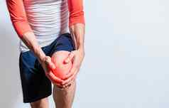 膝盖骨关节炎医疗问题认不出来人膝盖疼痛人膝盖疼痛孤立的男人。痛苦膝盖肌肉疼痛人骨关节炎膝盖疼痛孤立的