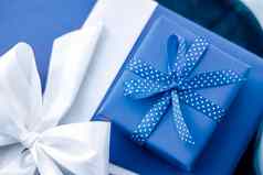 假期礼物包装奢侈品礼物蓝色的礼物盒子惊喜现在生日圣诞节一年情人节一天拳击一天婚礼假期购物美盒子交付