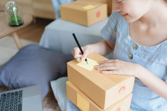 肖像小启动锻造老板亚洲女企业家写作信息记事本组织<strong>产品包装盒</strong>子客户