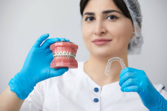 牙医显示模型人类下巴线牙套调整器比较