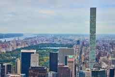 中央公园视图高摩天大楼俯瞰整个城市