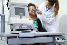autorefractor眼科检查眼科医生诊所眼睛健康检查眼科学概念