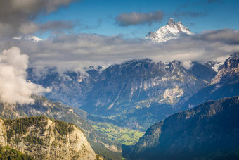 有雾的艾格峰》<strong>剧组</strong>谷冰雪覆盖伯恩瑞士阿尔卑斯山脉瑞士