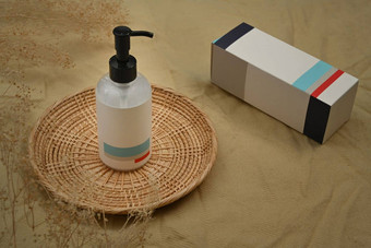 洗发水肥皂塑料瓶自动售货机柳条盘垫纸自然<strong>护肤品</strong>美产品设计概念