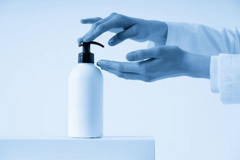 女人手推泵塑料肥皂瓶复制空间洗手洗手液过来这里泵自动售货机杀死细菌细菌病毒