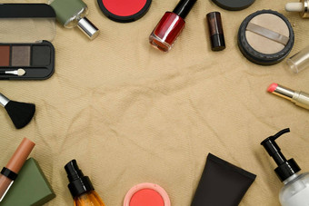 化妆品产品集米色背景护肤品美产品设计品牌