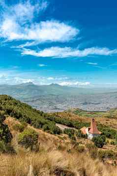 视图火山山城市基多(Quito)厄瓜多尔