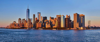 全景金小时天际线南部曼哈顿纽约城市天际线渡船水前面
