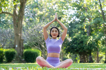 生活方式女人瑜伽锻炼构成健康的生活年轻的女孩构成平衡身体至关重要的Zen冥想锻炼自然早....日出席户外
