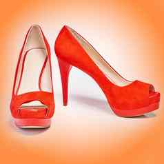 红色的工作室鞋子一对红色的高高跟鞋